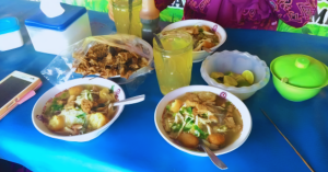 Kisah Sukses penjual Soto Makassar jualan pinggir jalan kini omset mencapai puluhan juta rupiah