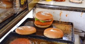 Kisah Mbah Wahyudi Asal Yogyakarta: Kakek Penjual Burger yang kesulitan modal